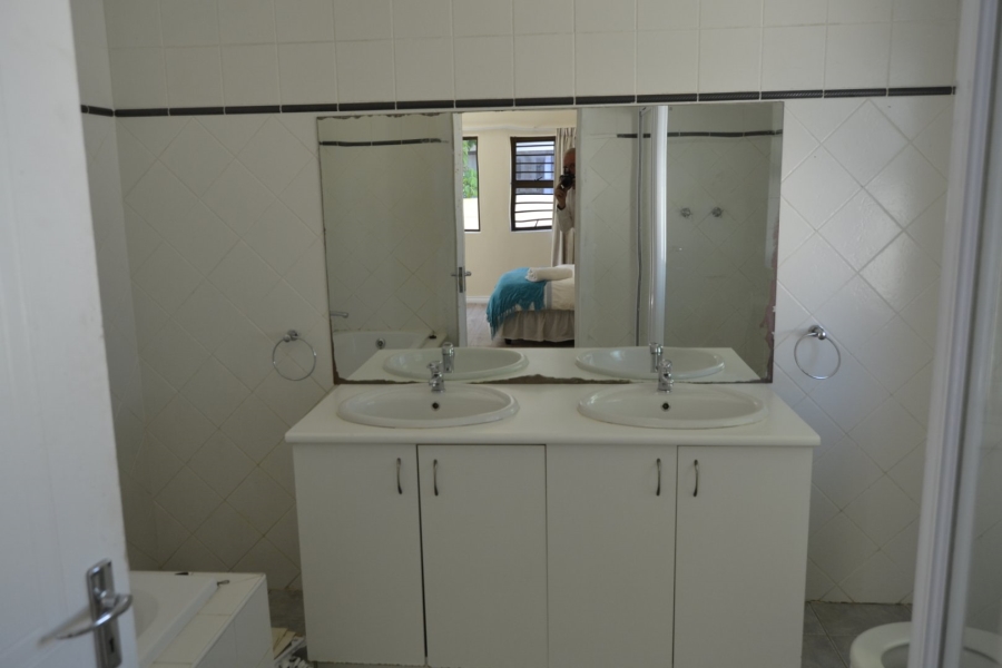 To Let 3 Bedroom Property for Rent in Heritage Park Western Cape